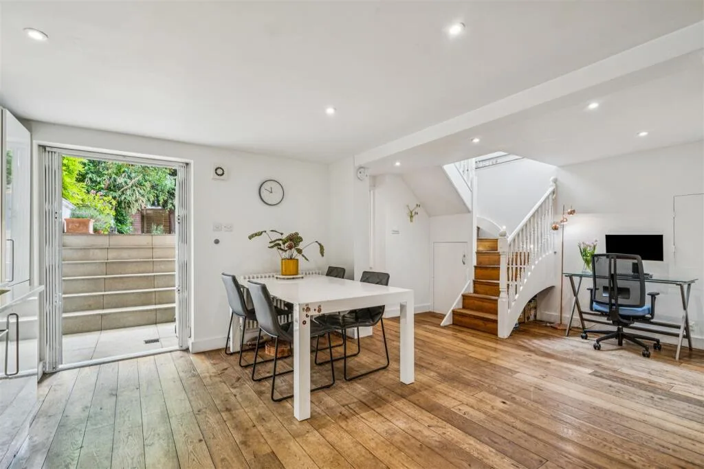4 bedroom flat for rent