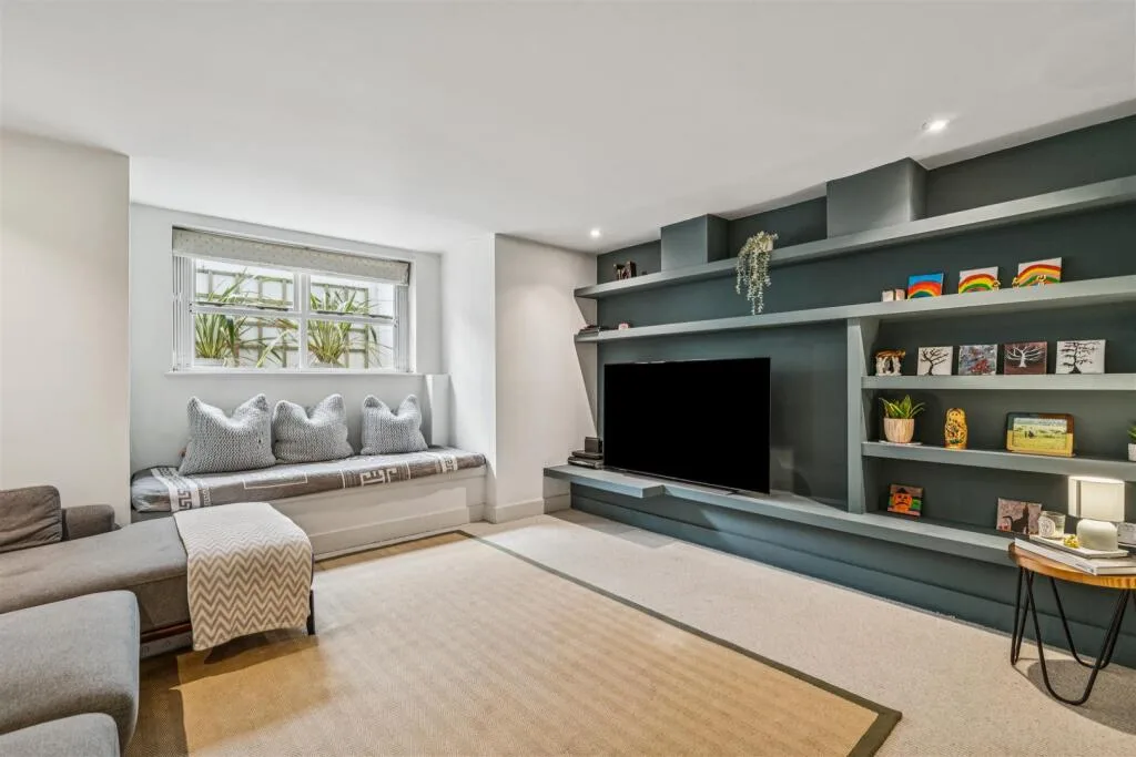 4 bedroom flat for rent