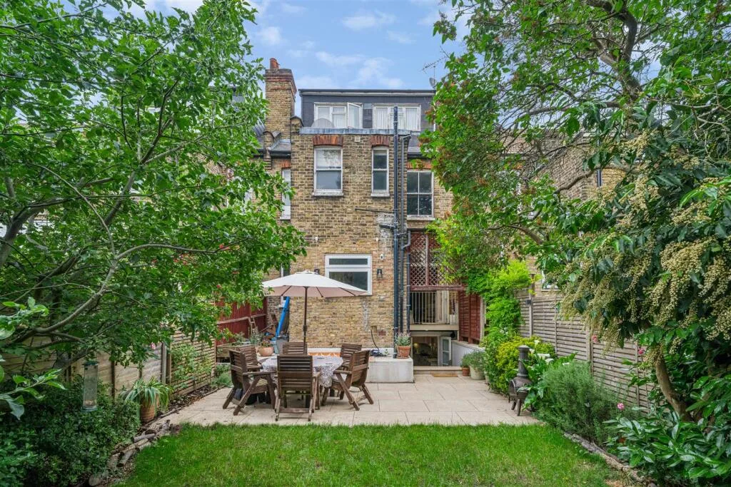 4 bedroom flat for rent