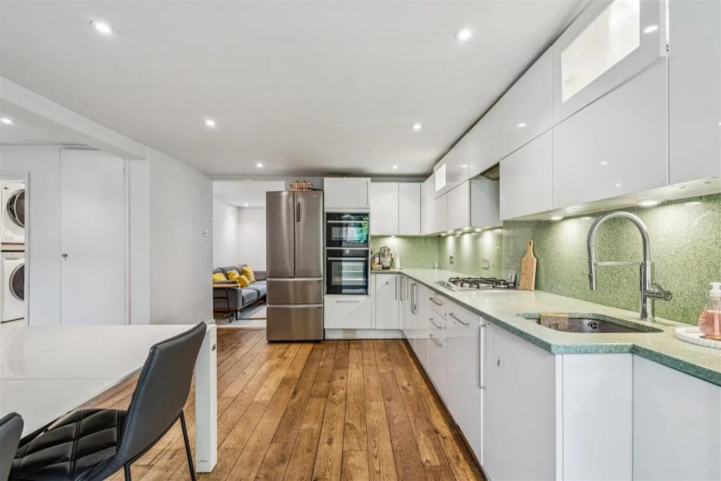 4 bedroom flat for rent