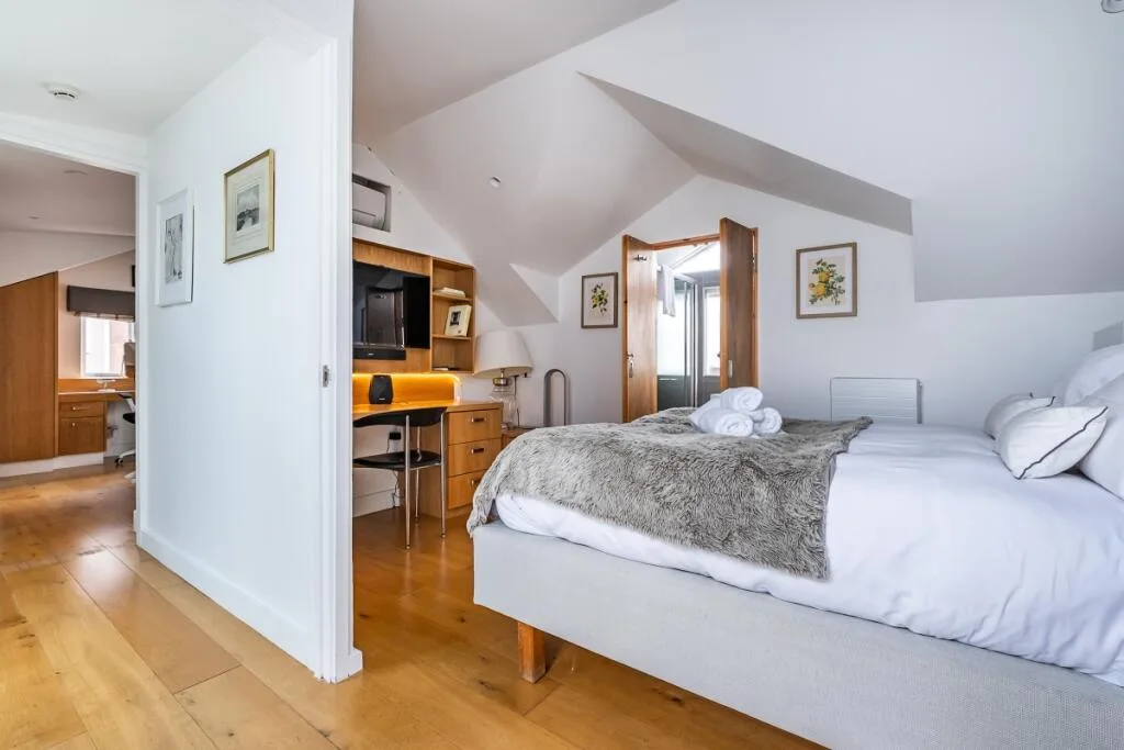 5 bedroom mews property for rent