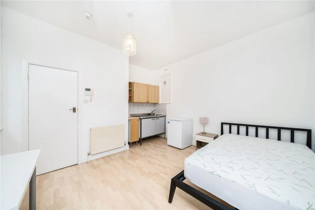 Studio flat for rent