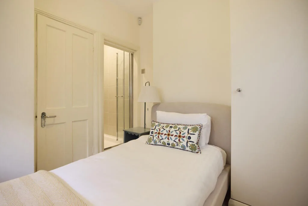 5 bedroom town house for rent