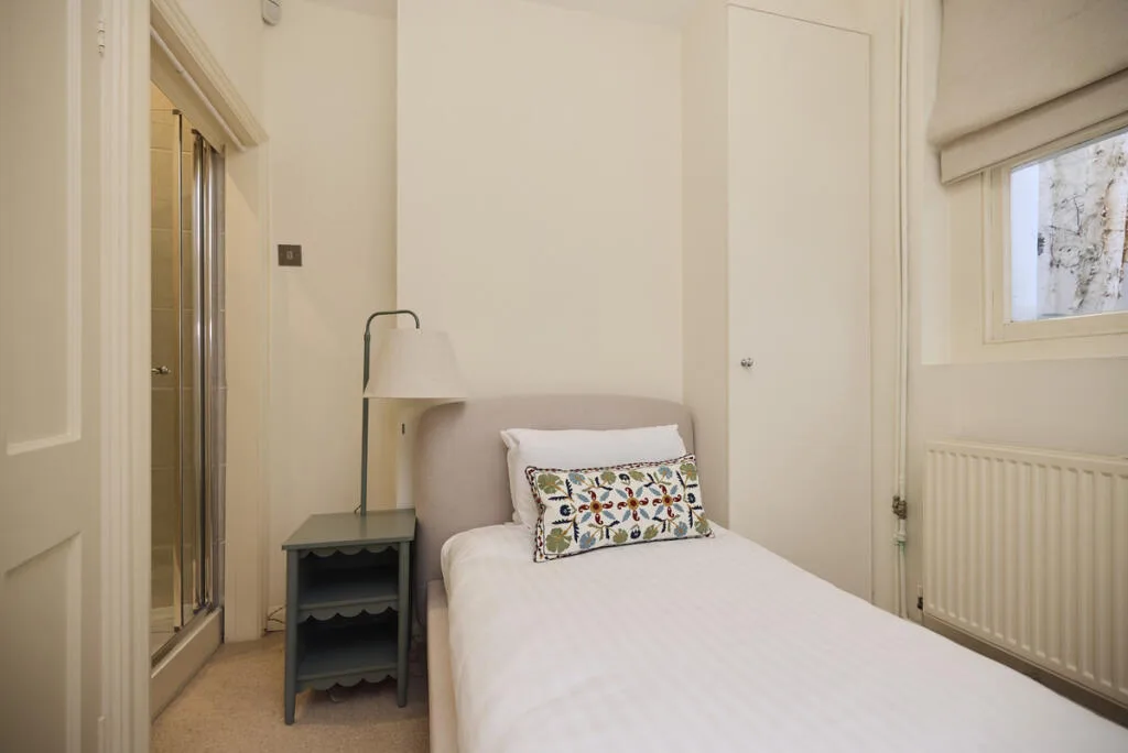 5 bedroom town house for rent