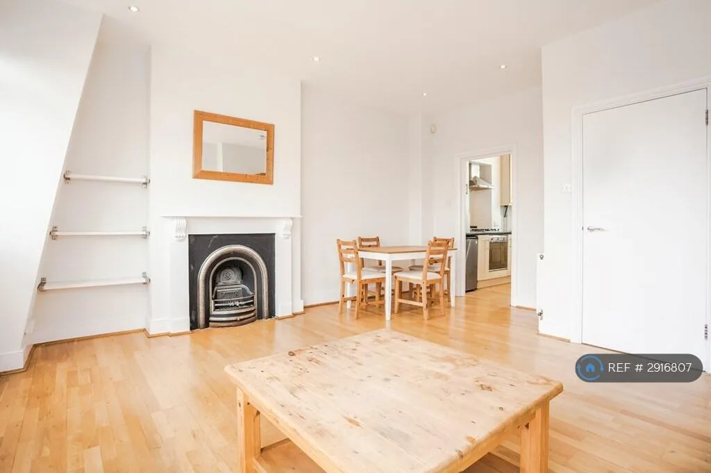 2 bedroom maisonette for rent