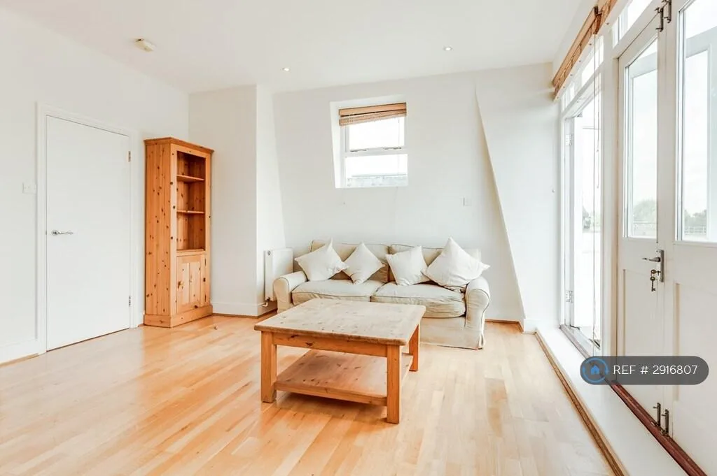 2 bedroom maisonette for rent