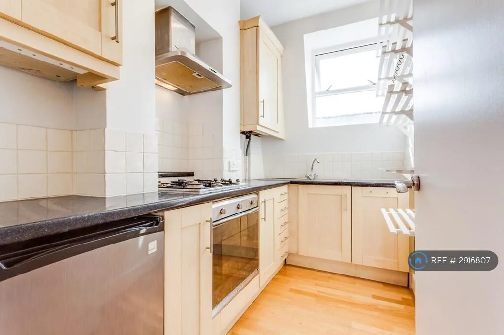 2 bedroom maisonette for rent