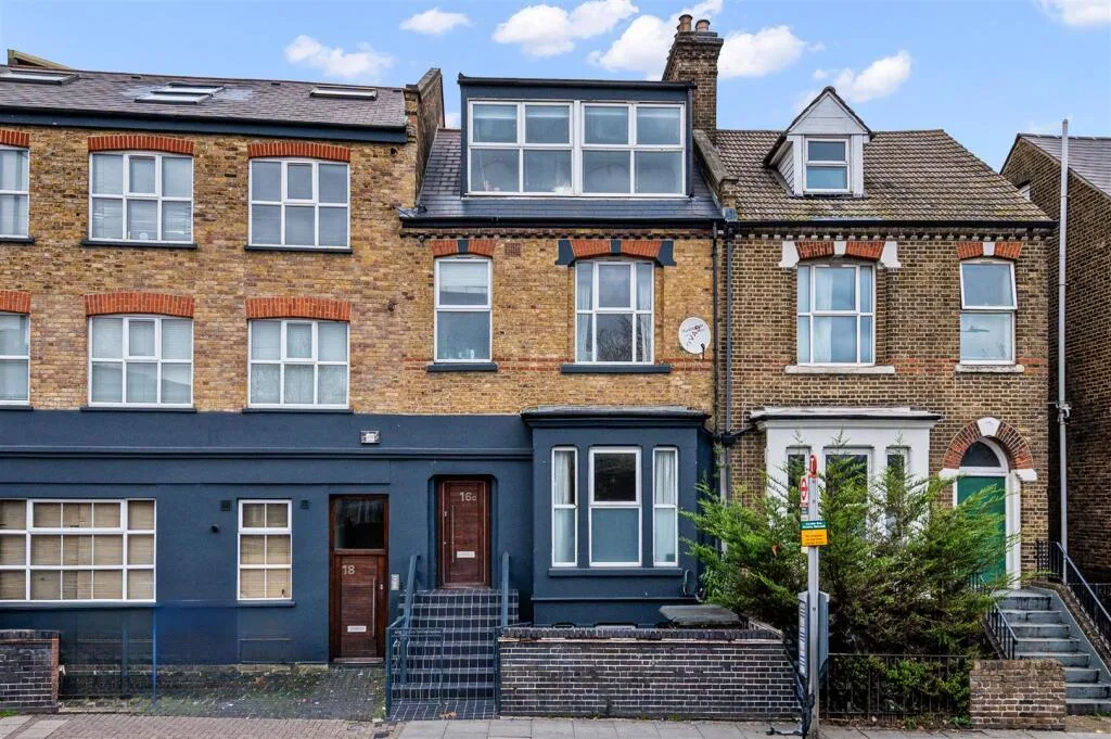 2 bedroom maisonette for rent