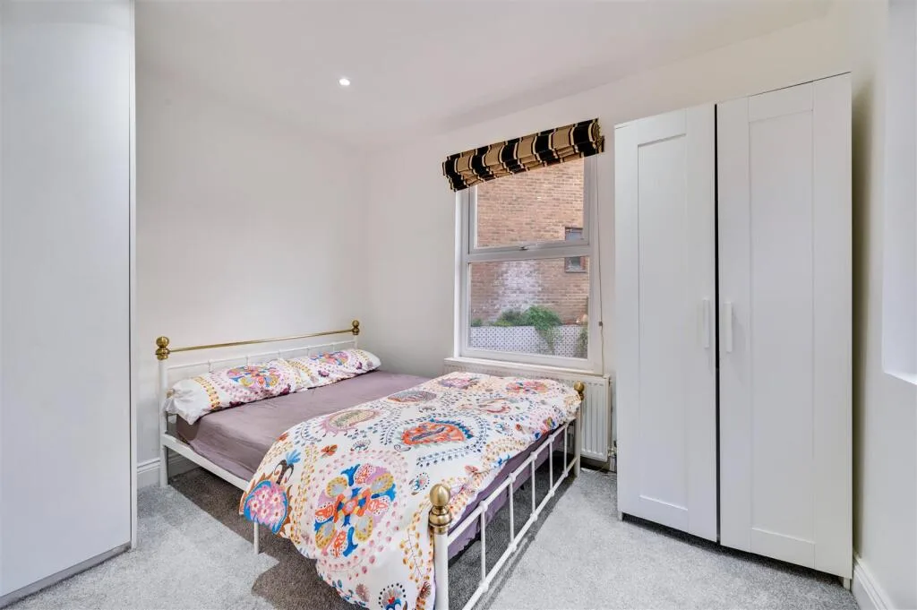 2 bedroom maisonette for rent