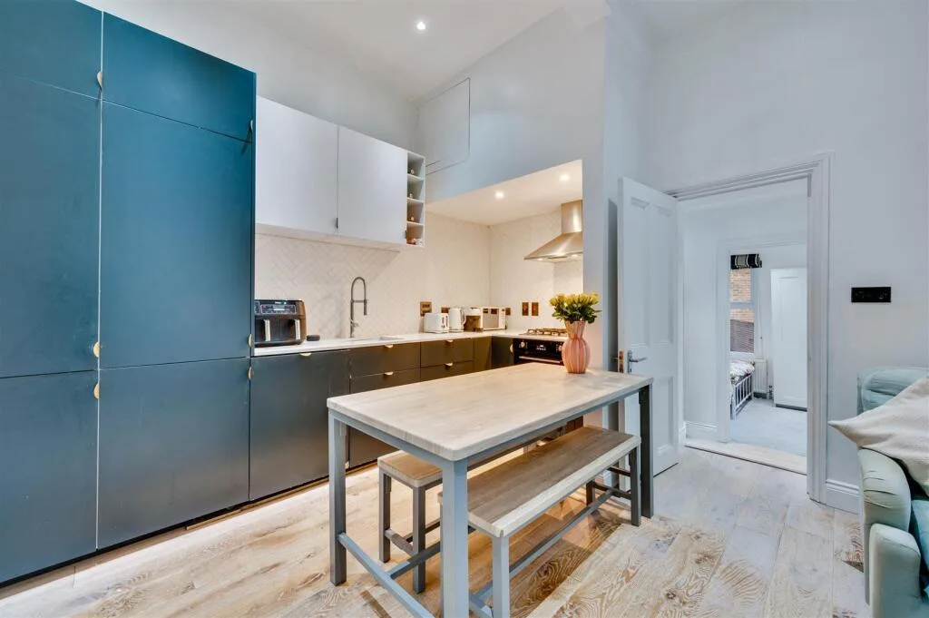 2 bedroom maisonette for rent