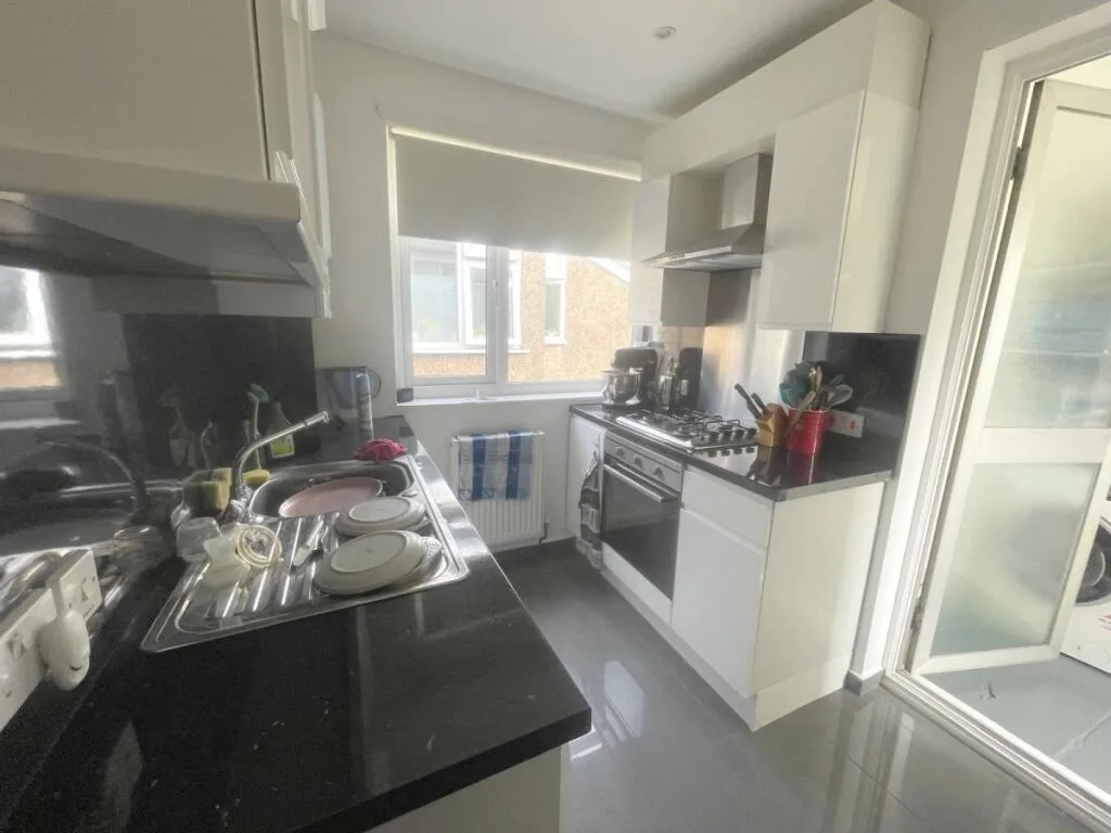 2 bedroom maisonette for rent