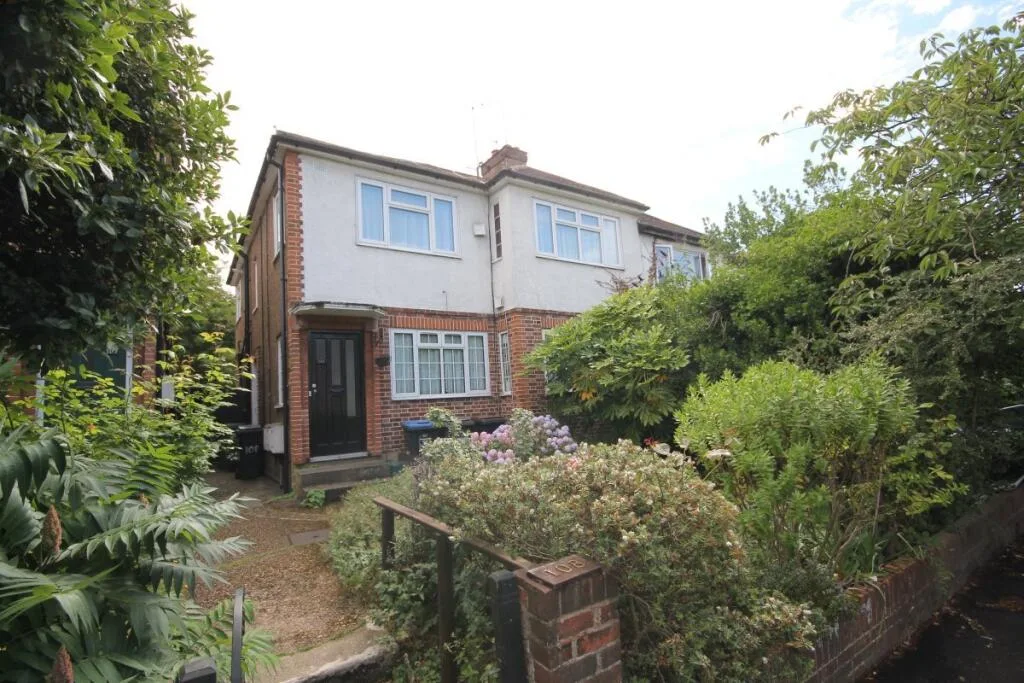 2 bedroom maisonette for rent