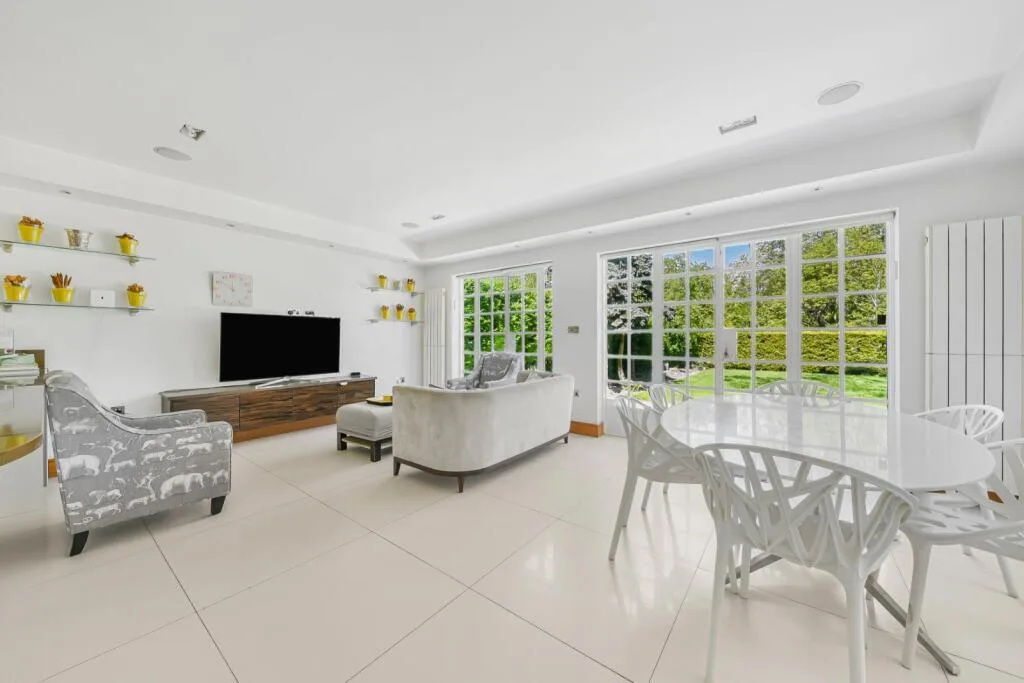 6 bedroom detached house for rent