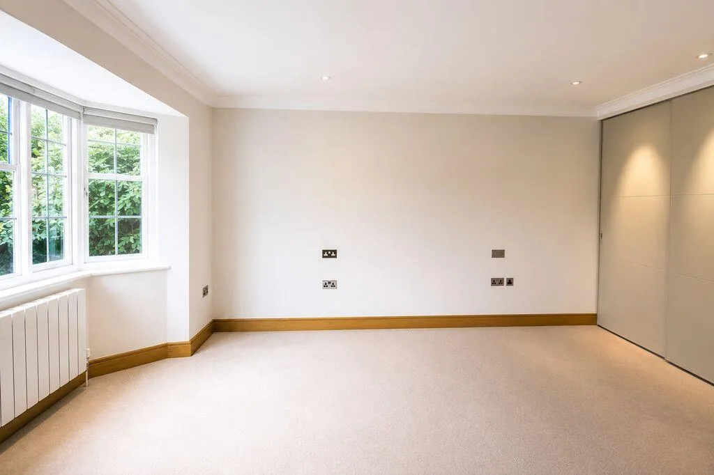 6 bedroom detached house for rent