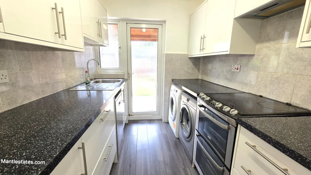3 bedroom semi-detached house for rent
