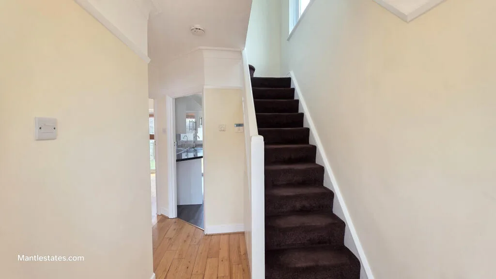 3 bedroom semi-detached house for rent