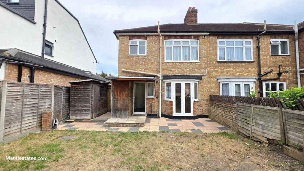 3 bedroom semi-detached house for rent
