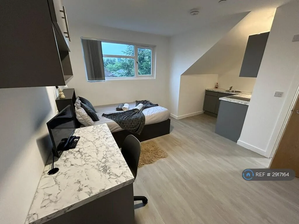 Studio flat for rent