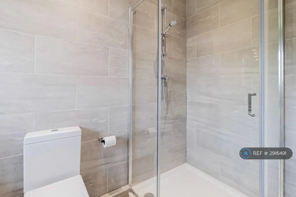 3 bedroom semi-detached house for rent