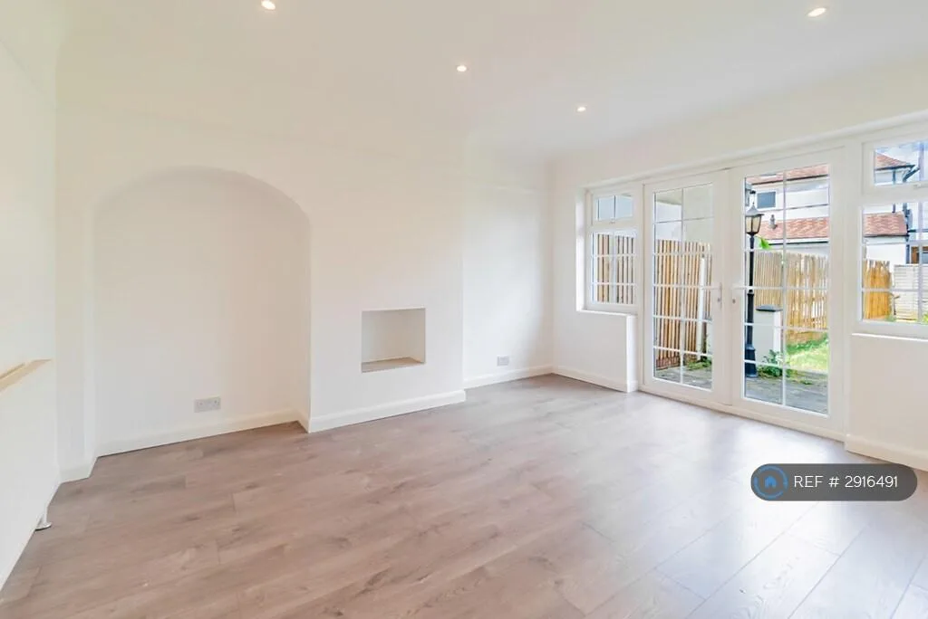 3 bedroom semi-detached house for rent
