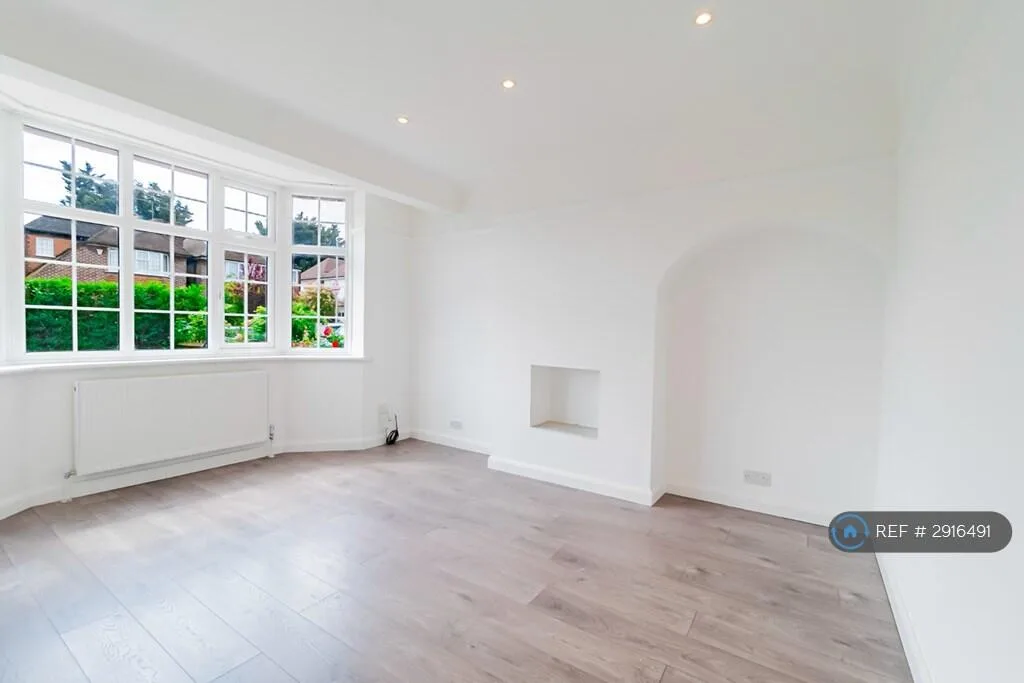3 bedroom semi-detached house for rent
