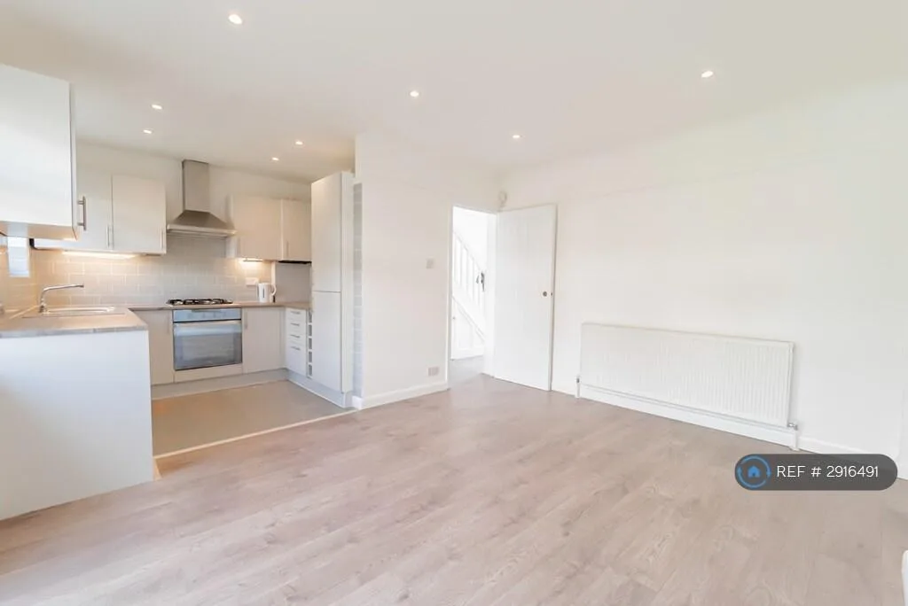 3 bedroom semi-detached house for rent