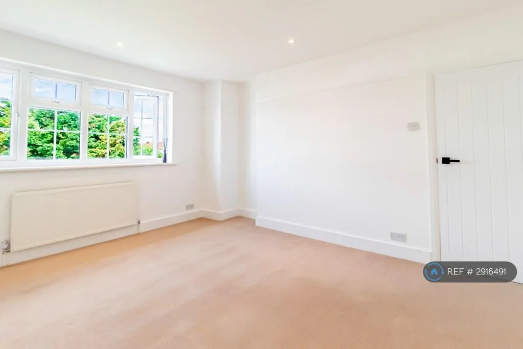 3 bedroom semi-detached house for rent