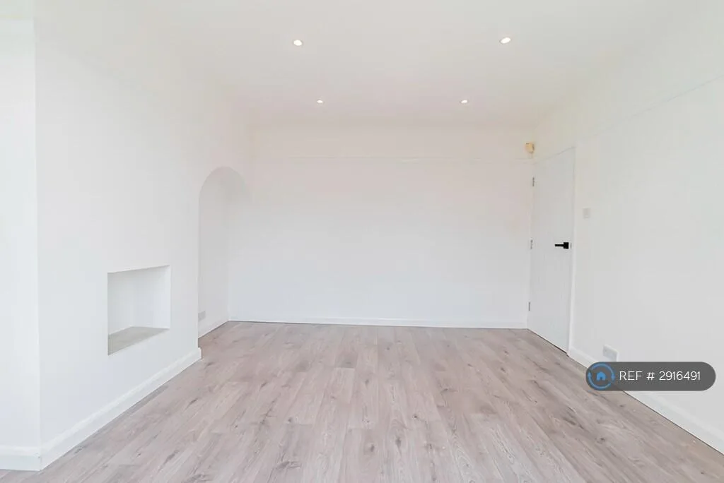 3 bedroom semi-detached house for rent