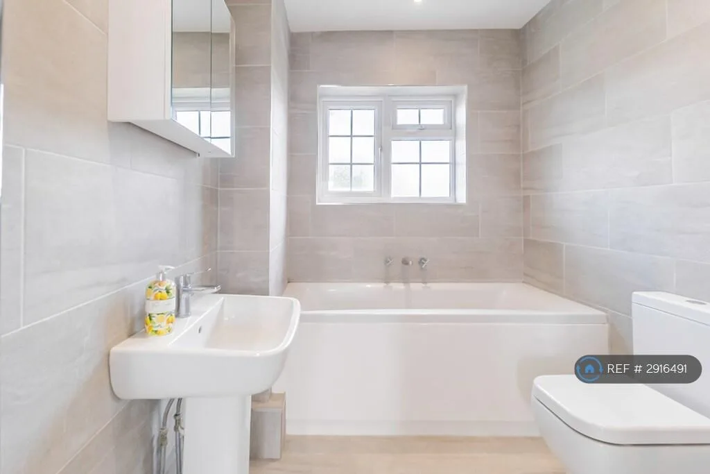 3 bedroom semi-detached house for rent