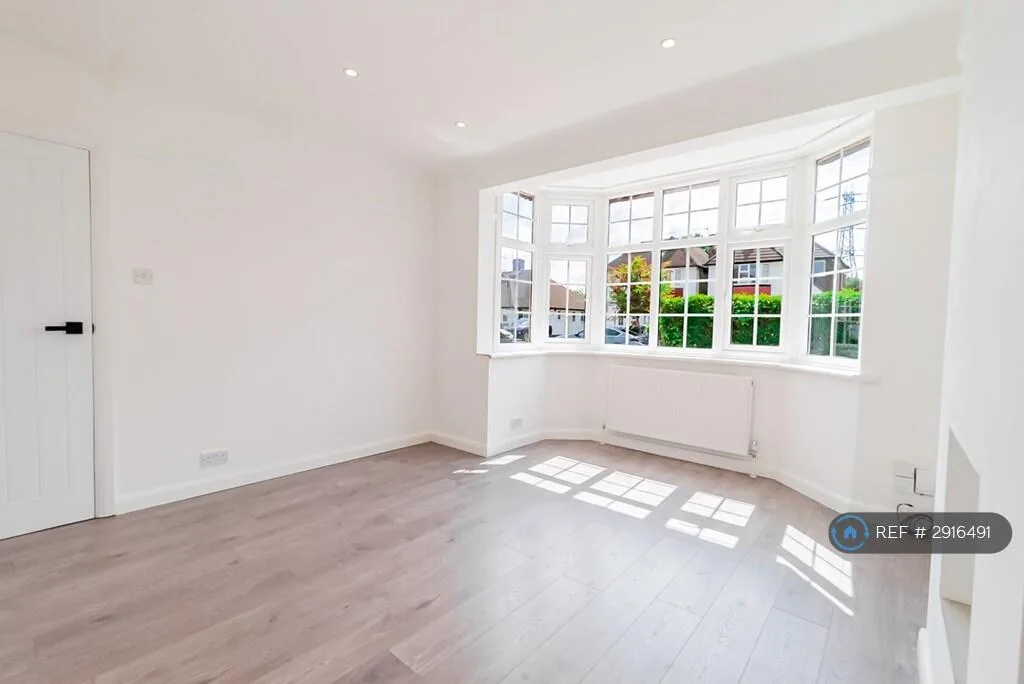 3 bedroom semi-detached house for rent