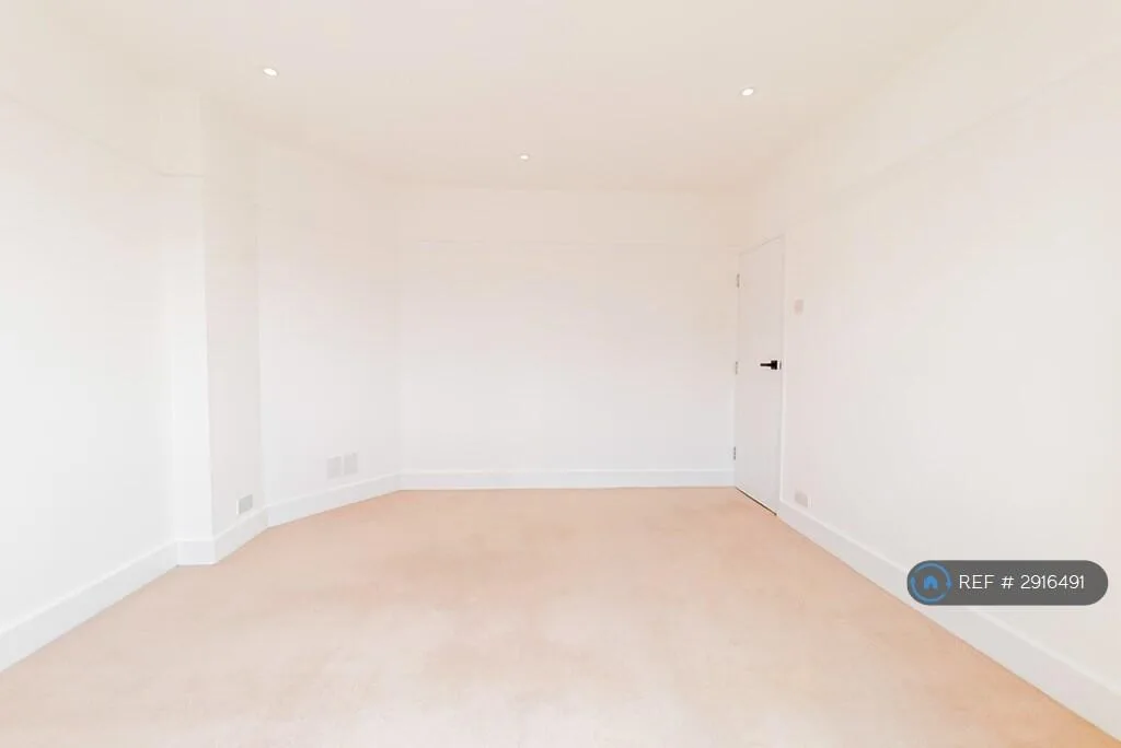 3 bedroom semi-detached house for rent