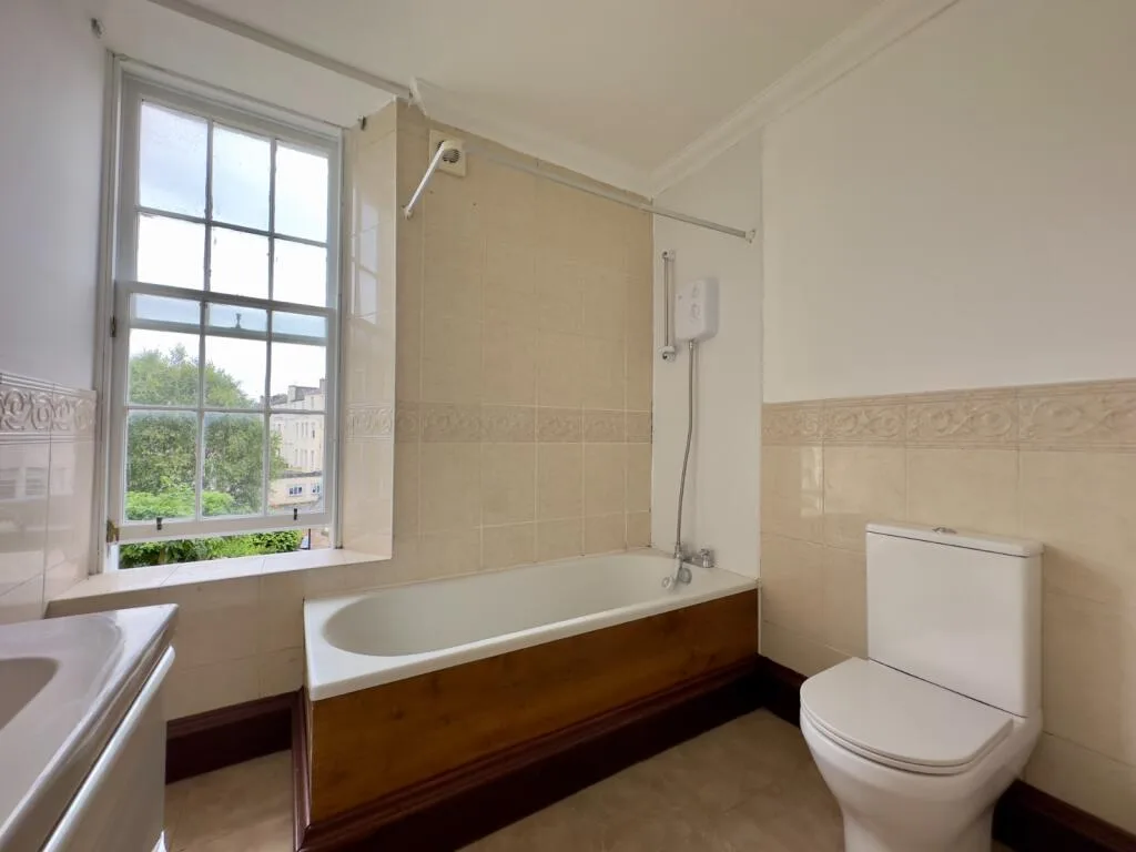 5 bedroom flat for rent