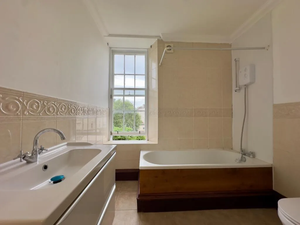 5 bedroom flat for rent