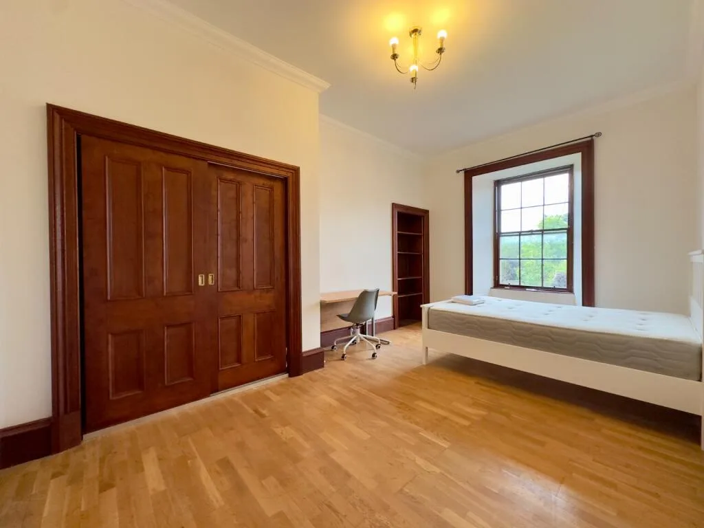 5 bedroom flat for rent