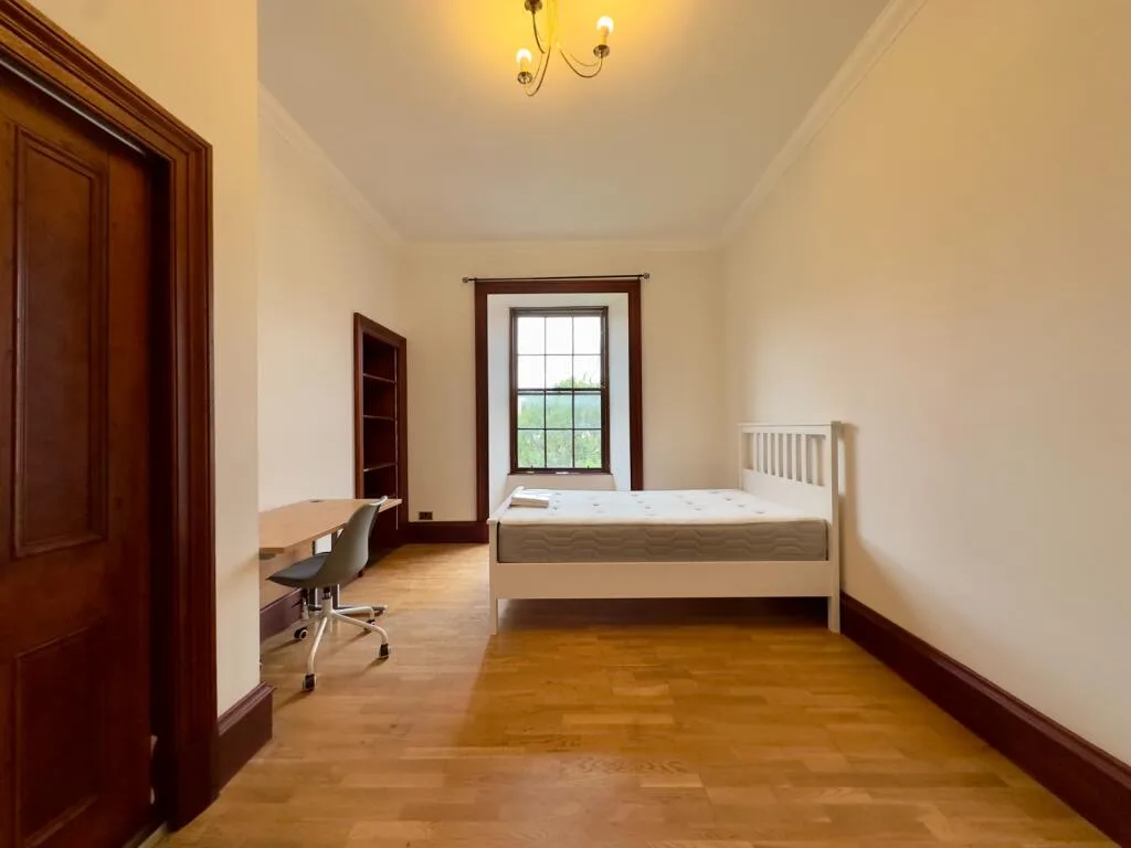 5 bedroom flat for rent