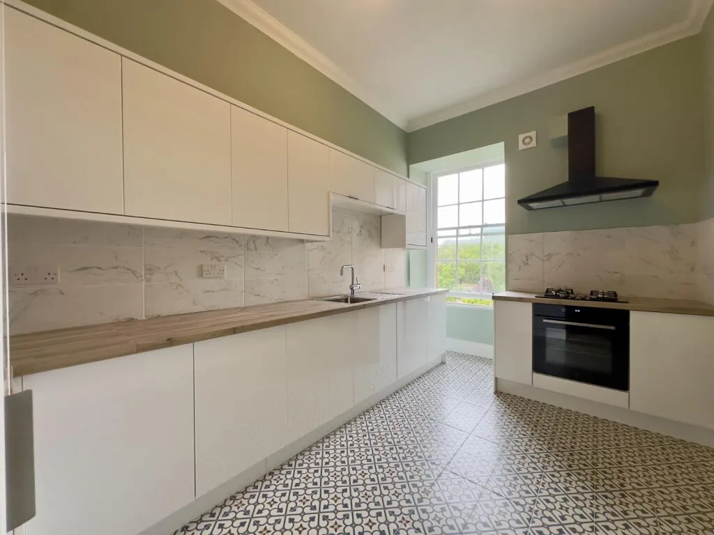 5 bedroom flat for rent