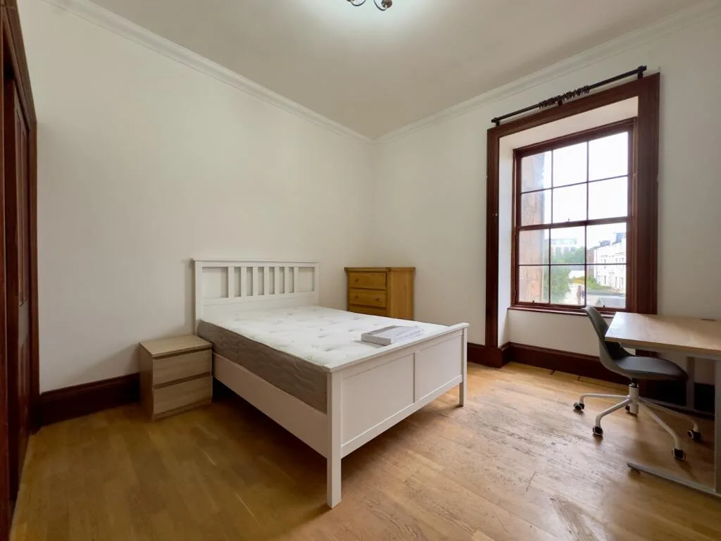 5 bedroom flat for rent