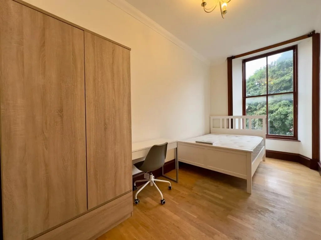 5 bedroom flat for rent