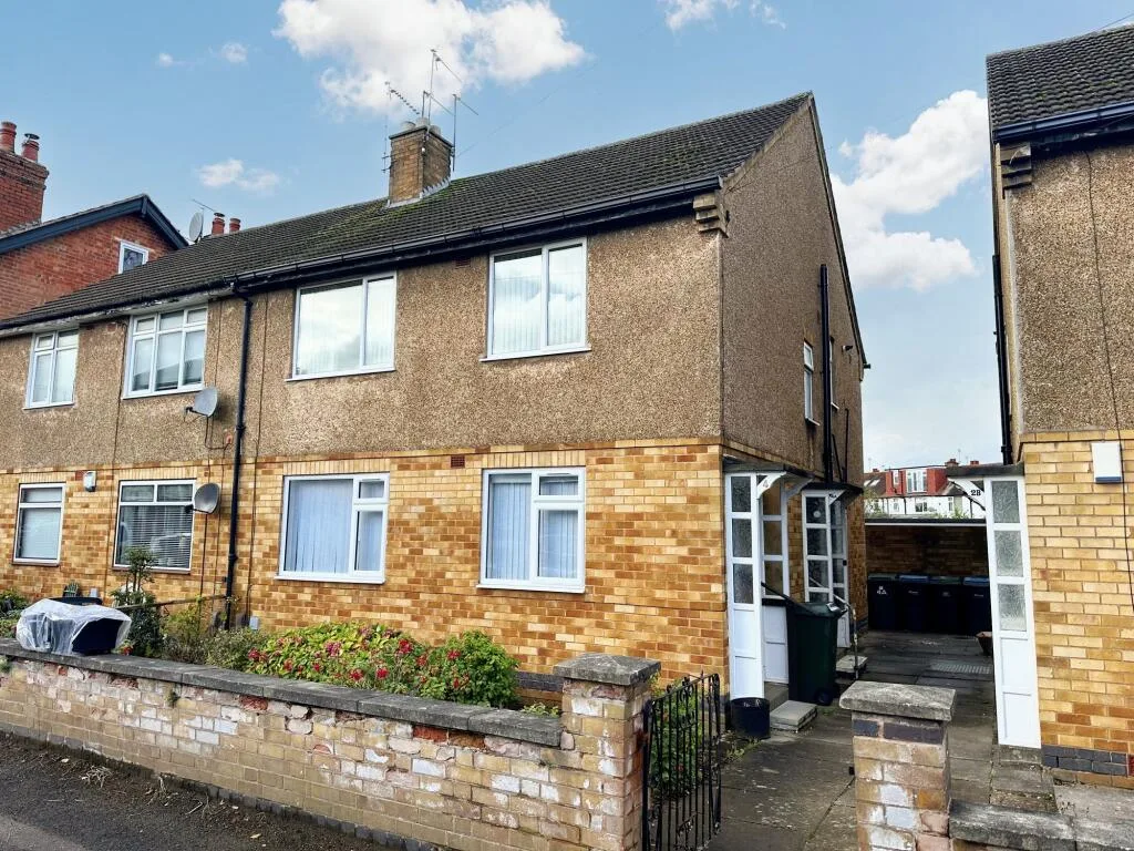 2 bedroom maisonette for rent