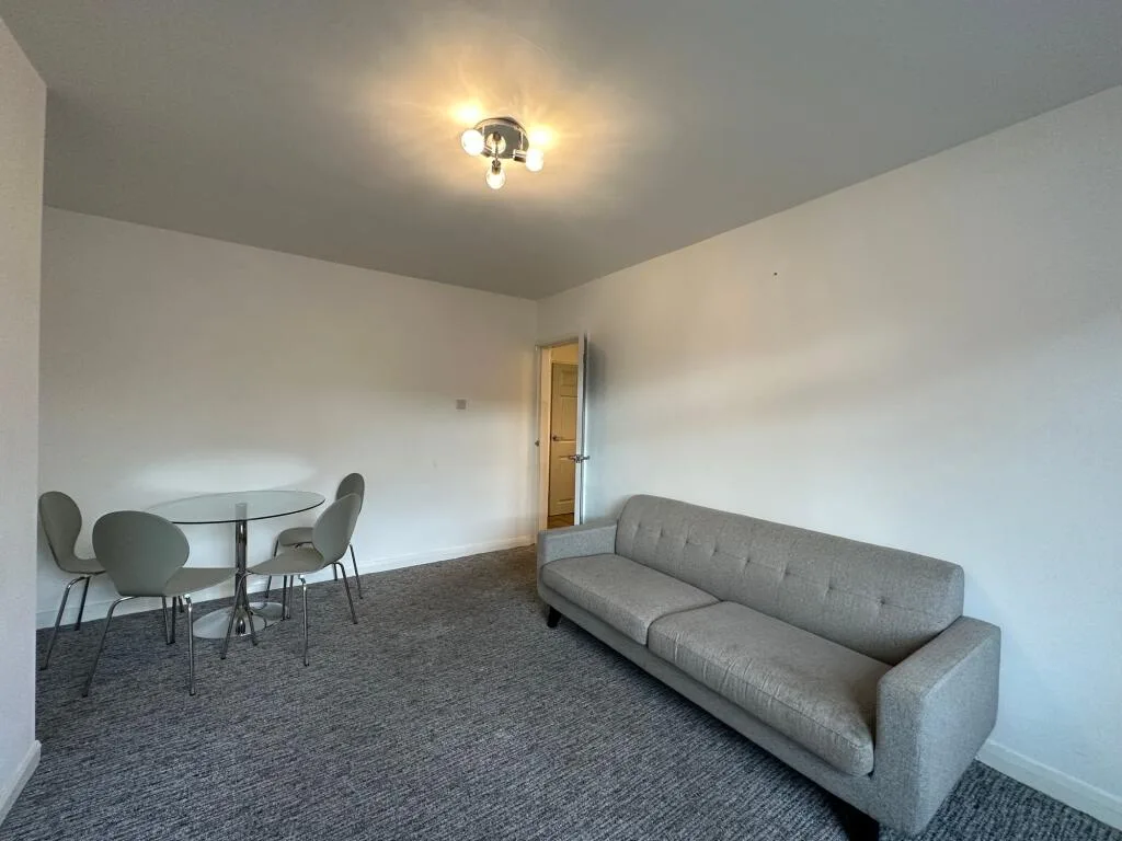 2 bedroom maisonette for rent
