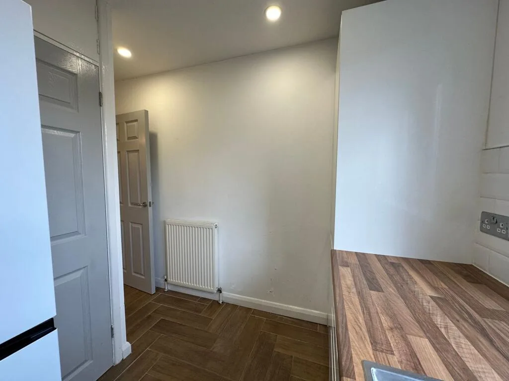 2 bedroom maisonette for rent