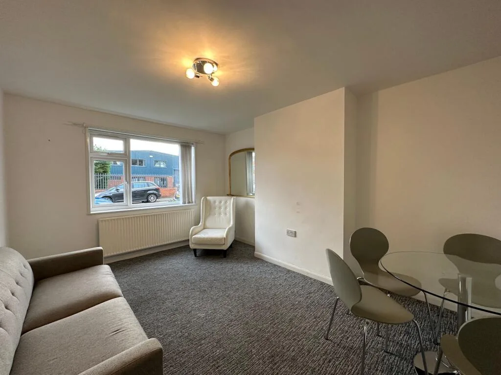 2 bedroom maisonette for rent