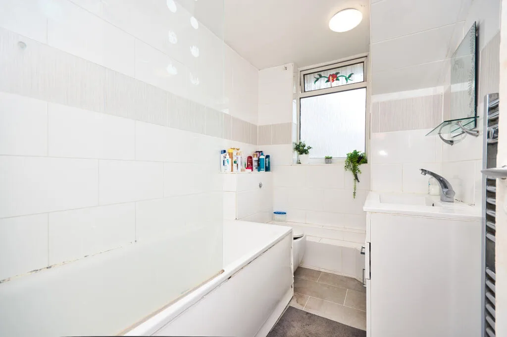 1 bedroom house share for rent