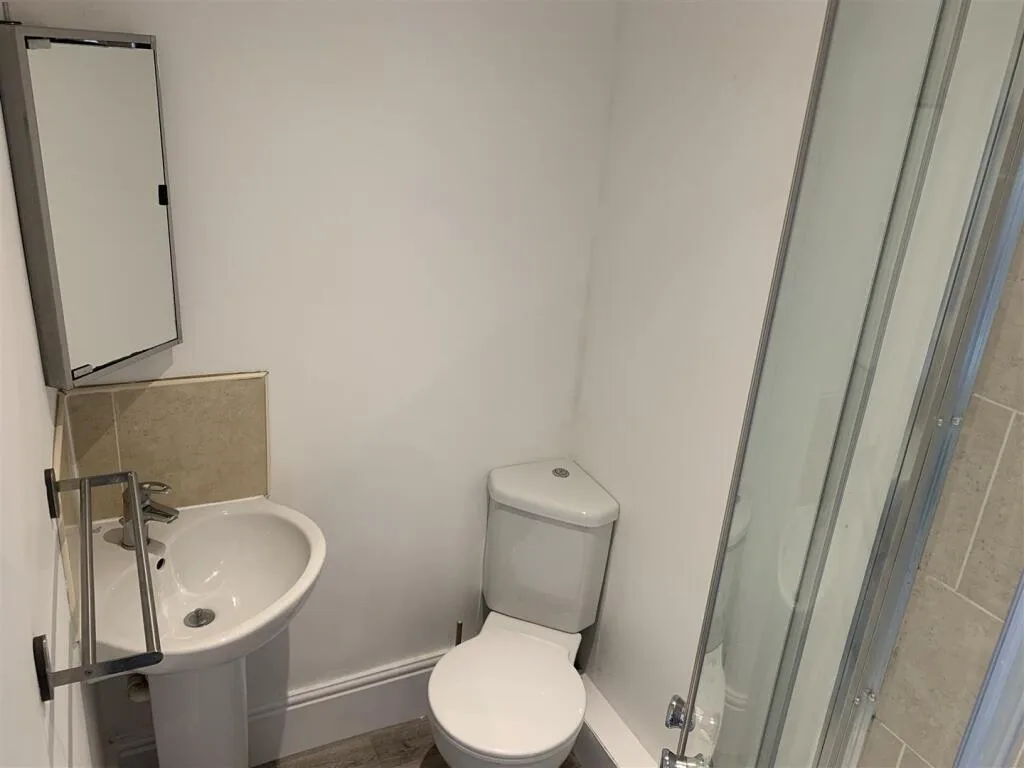1 bedroom house share for rent