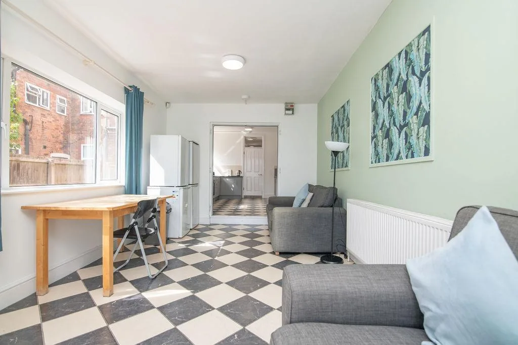 1 bedroom house share for rent