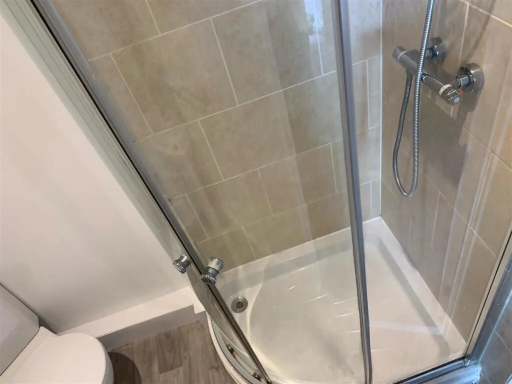 1 bedroom house share for rent