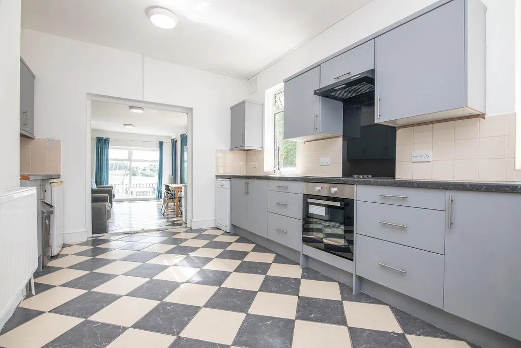 1 bedroom house share for rent