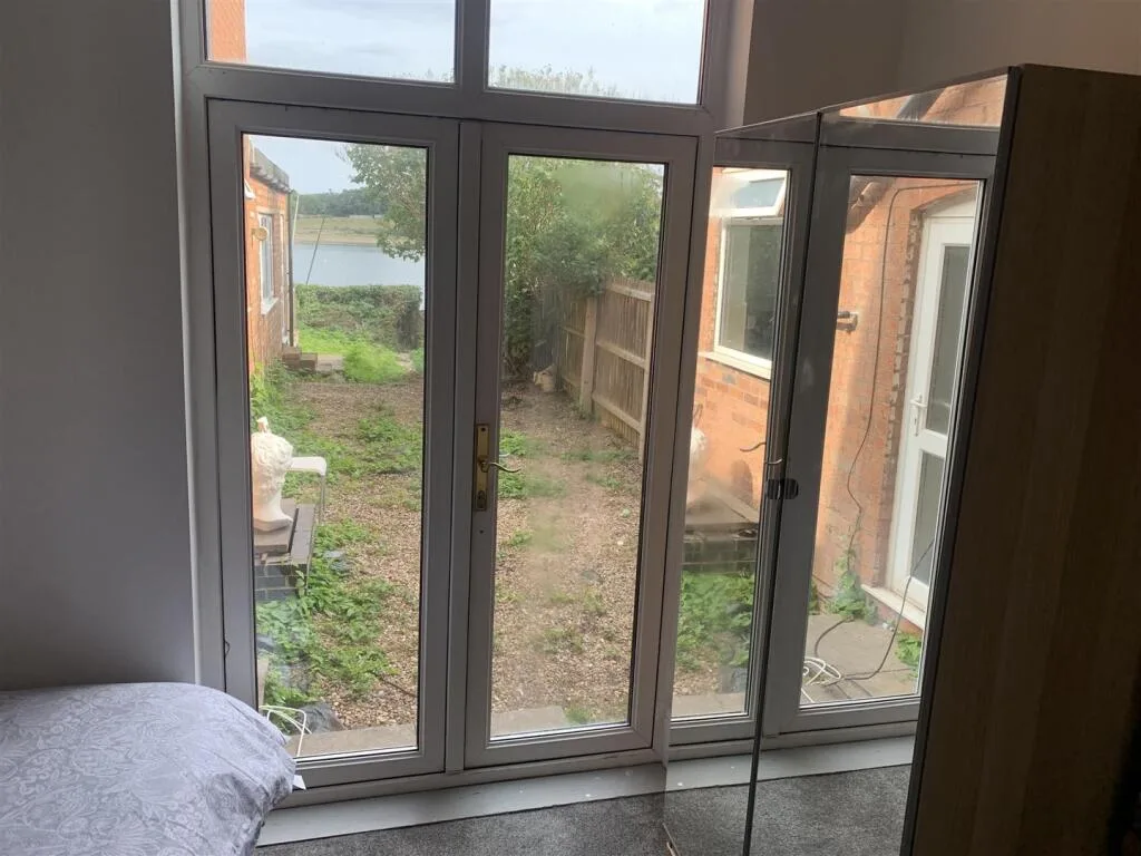 1 bedroom house share for rent