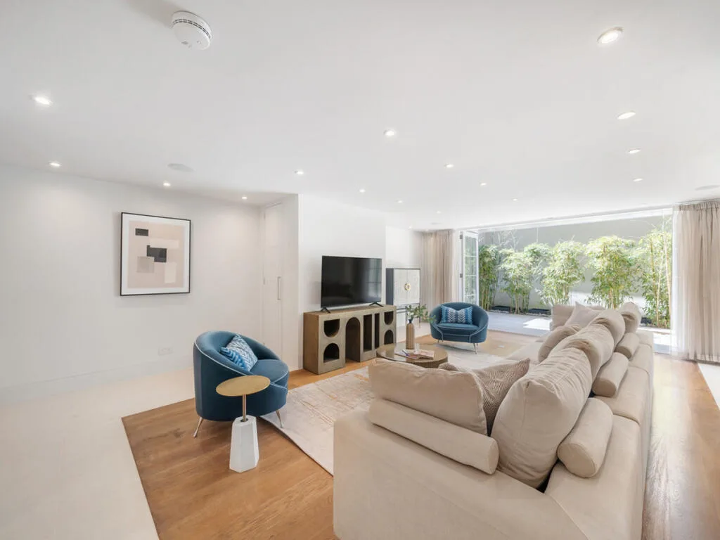 5 bedroom town house for rent