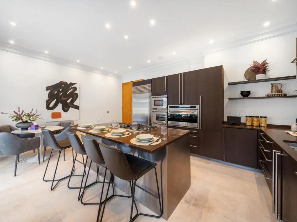 5 bedroom town house for rent